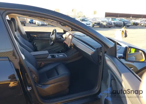 2025 Tesla Model Y Long Range Dual Motor All-Wheel Drive z USA, uszkodzony, nr VIN 7SAYGAEE5SF216328